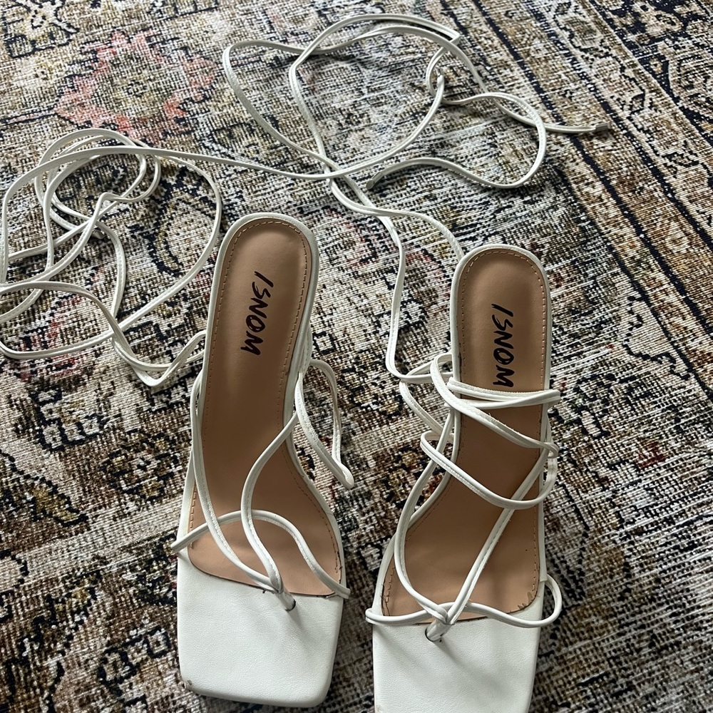 Isnom Elegant White Strappy Heels